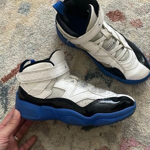 Boys Jordans size 2Y